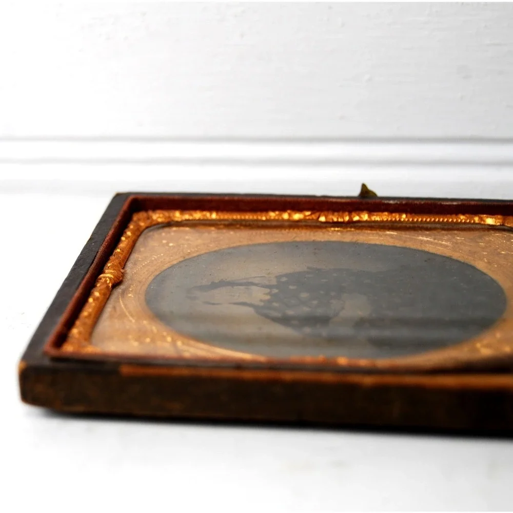 Antique Daguerrotype photo Possible Post Mortem Tintype Women‎ picture frame